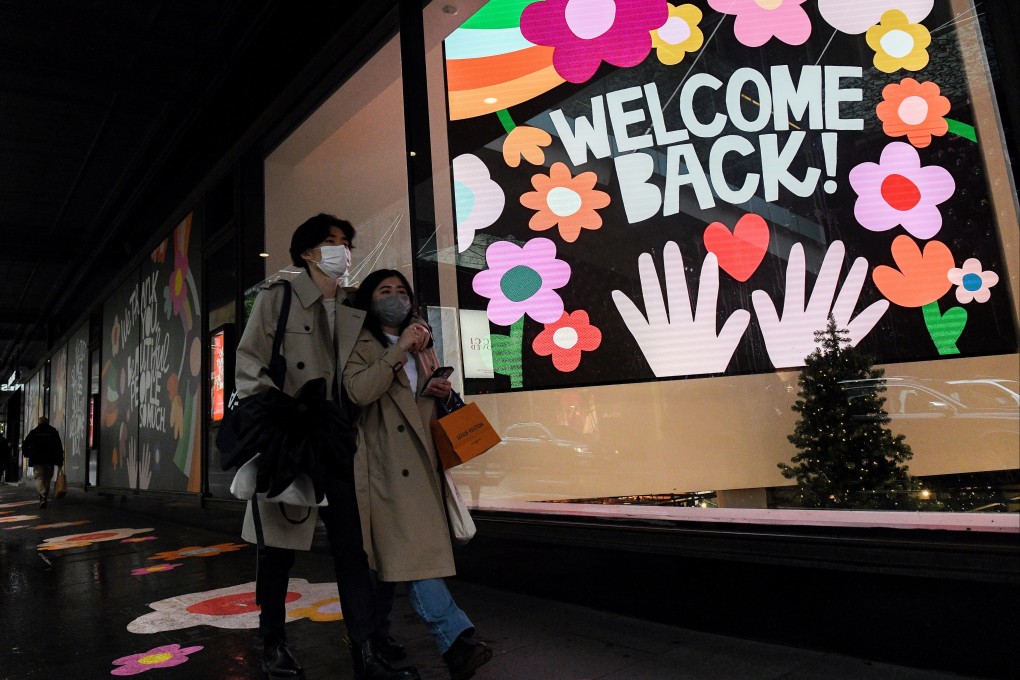 Pedestrians pass a mural after 108 days of lockdown in Sydney, New South Wales, Australia. Photo: EPA