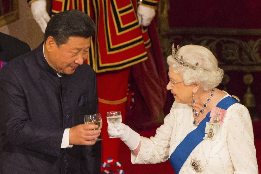 President Xi Jinping shares a toast with Britain’s Queen Elizabeth during a state banquet at Buckingham Palace in London on October 20, 2015. Photo: AP