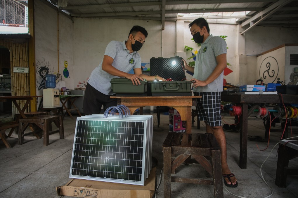 Solar Scholars Cyrel Bajen and Jeric Sembrero design and assemble “TekPaks” or portable solar generators. Photo: Geela Garcia