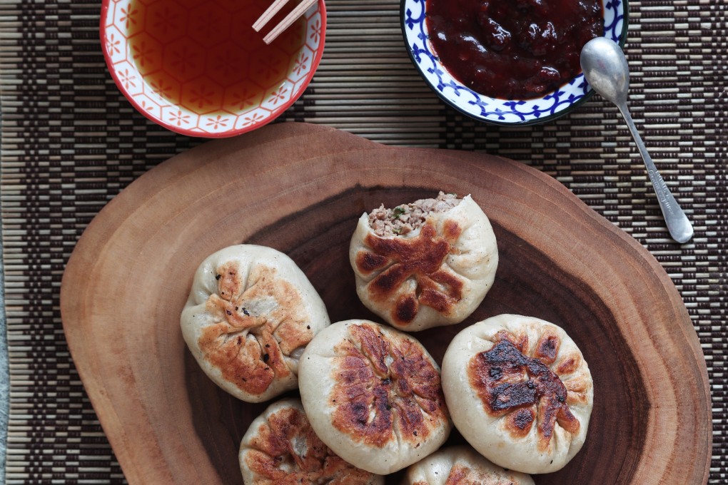 How to make pan-fried juicy meat and spring onion buns: including the fabulous jellified stock. Photo: Jonathan Wong