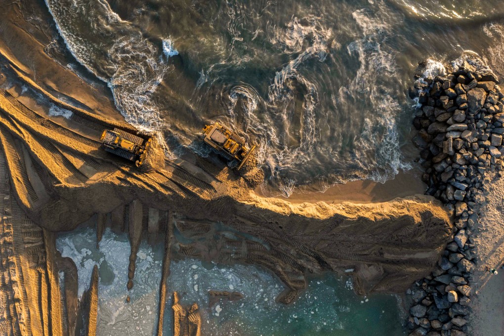 Heavy equipment is used to block oil in the ocean from an offshore rig from reaching the Talbert Marshlands, in Newport Beach, California in October. Photo: AFP