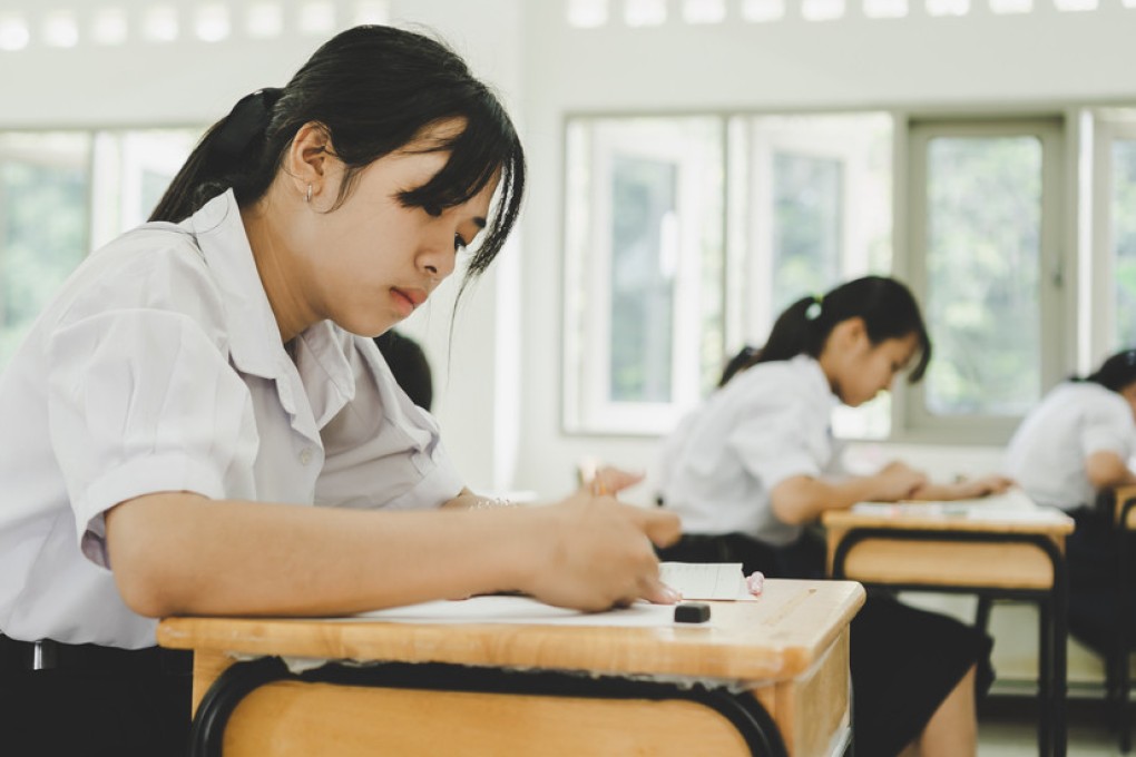 Teens newly back in face-to-face lessons at school after two years of virtual ones can struggle. Photo: Shutterstock