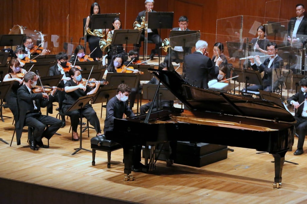 Young British pianist Alexander Ullman plays Rachmaninov’s Piano Concerto No. 3 with the Hong Kong Sinfonietta under the baton of guest conductor Ola Rudner at the Hong Kong City Hall Concert Hall on November 20. Photo: Hong Kong Sinfonietta