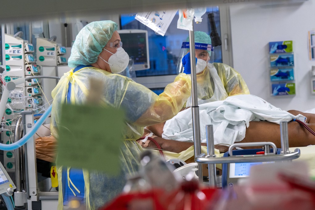 A patient receives medical care from specialists in a Covid-19 intensive care unit. Photo: dpa