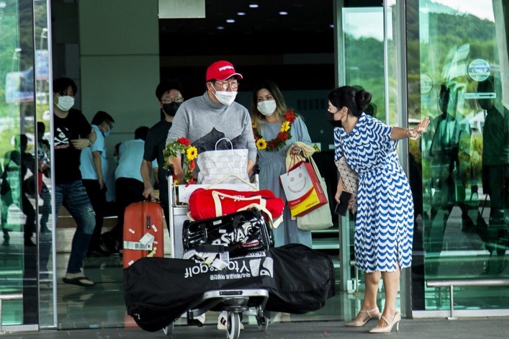 South Korean tourists arrive at Phu Quoc international airport on November 20, 2021. Photo: EPA-EFE
