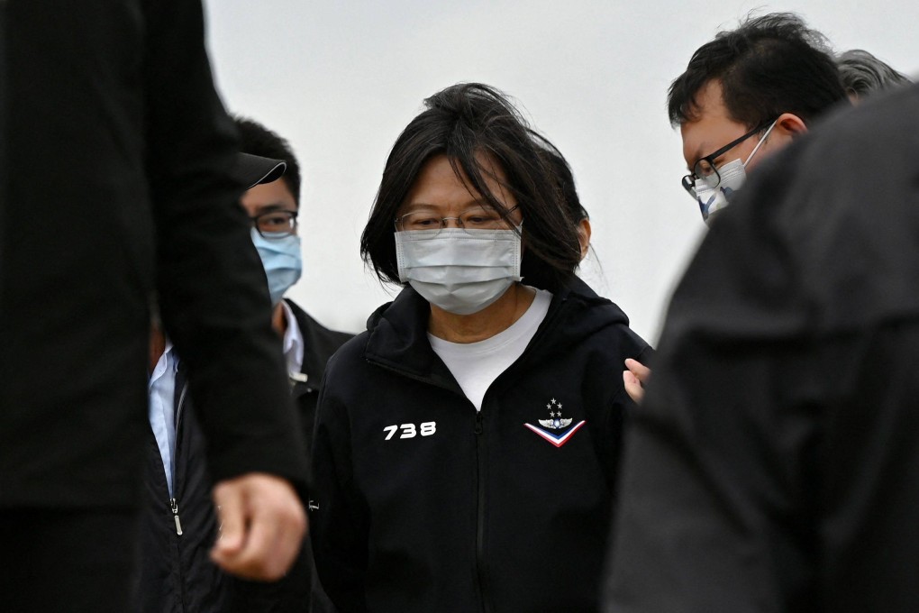 Taiwan President Tsai Ing-wen (C) inspects an algae reef zone at the coast of the Guanyin district in Taoyuan on Thursday. Photo: AFP