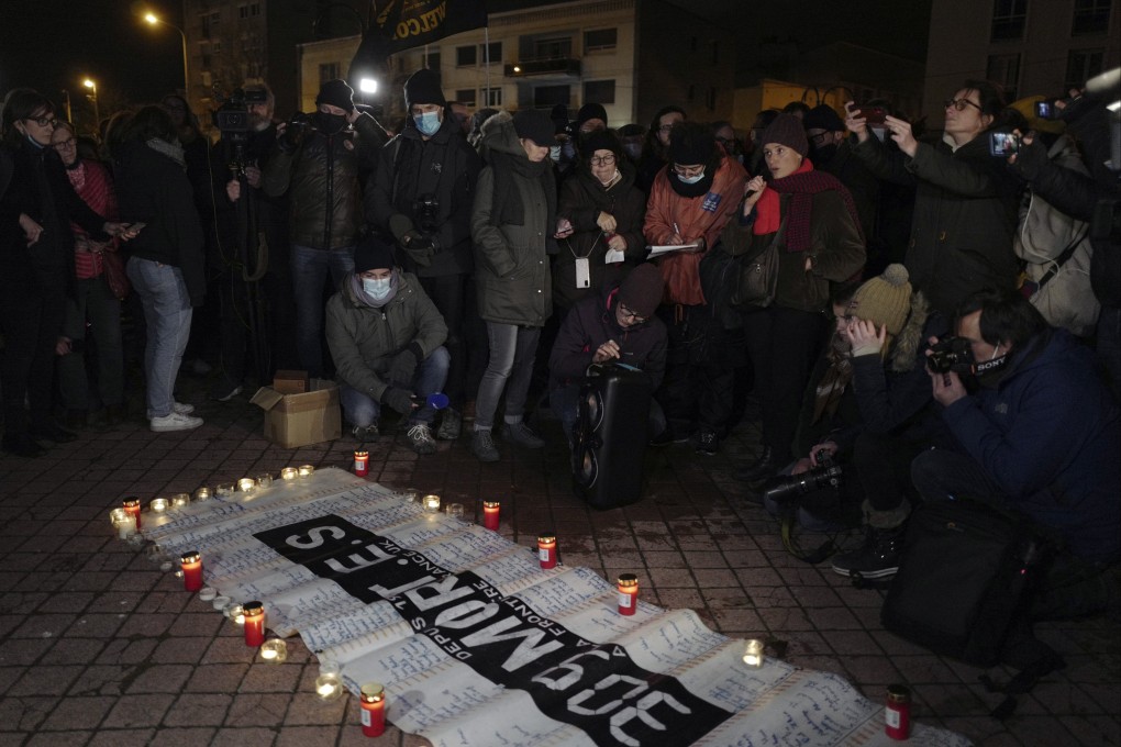 Activists and members of associations defending the rights of migrants next to a banner reading “309 dead on the France UK border since 1999” during a gathering outside the port of Calais in northern France, on Thursday. Children and pregnant women were among at least 27 migrants who died when their small boat sank in an attempted crossing of the English Channel this week. Photo: AP