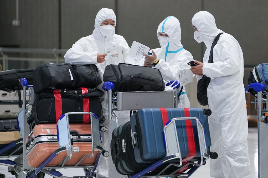 Travellers line up at check-in counters at Japan’s Narita Airport. The country confirmed one Omicron case on Tuesday. Photo: Bloomberg