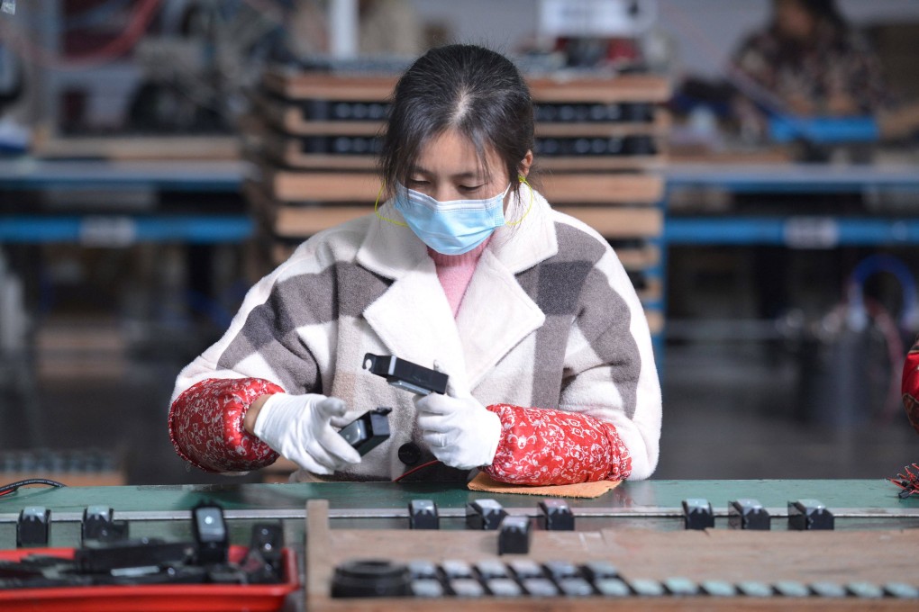 China’s Caixin/Markit manufacturing purchasing managers’ index (PMI) fell to 49.9 in November from 53.8 in October, data released on Wednesday showed. Photo: AFP