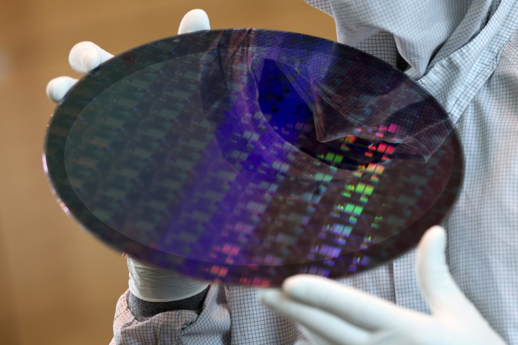 A 300 mm  silicon wafer at the Globalfoundries chip fab in Dresden, Germany. Photo: Bloomberg