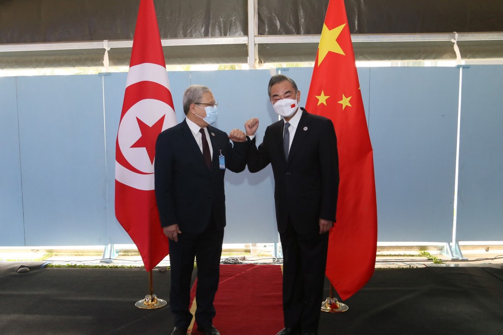 Chinese Foreign Minister Wang Yi (right) with his Tunisian counterpart Othman Jerandi in Dakar, Senegal on Monday. Photo: Xinhua