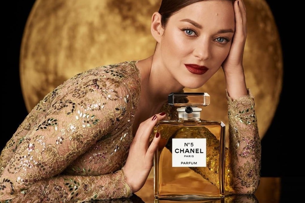 Marion Cotillard in an ad for Chanel N°5, arguably the world’s most famous fragrance. Experts explain what goes into perfumes, why some cost more than others and how to choose one for you.