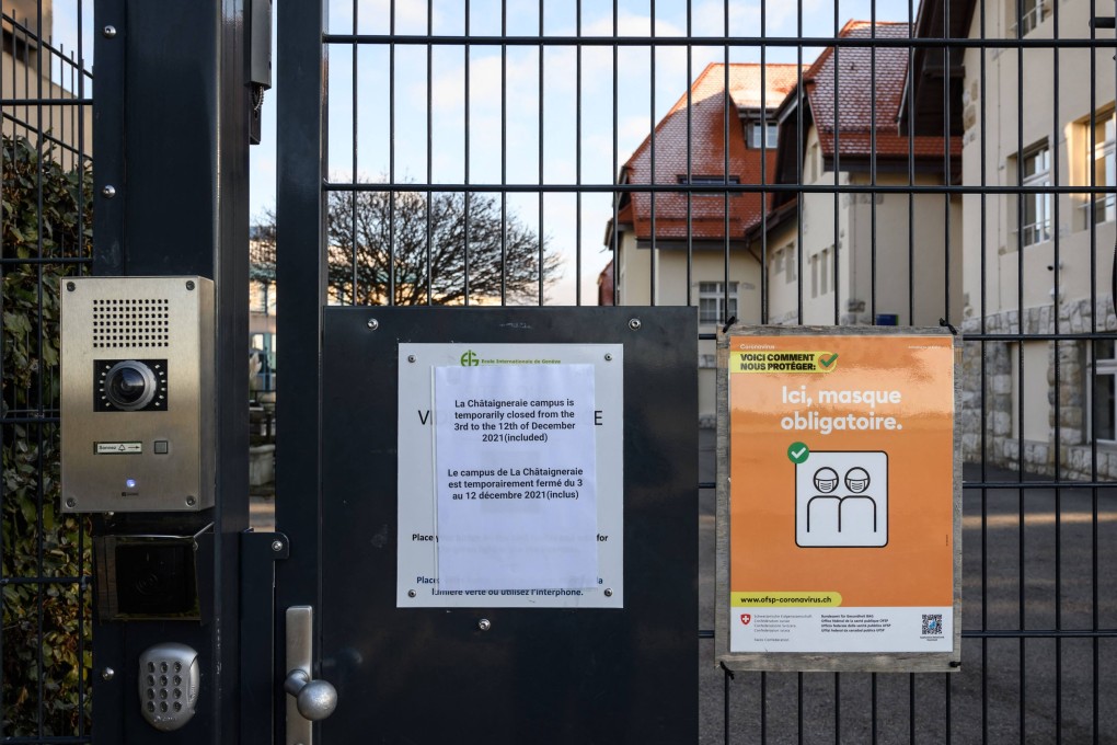 Placards at the entrance of a campus of the International School of Geneva, Switzerland, closed after two cases of the Omicron variant were found on one of the three sites. About 2,000 people, including 1,600 pupils, are in quarantine. 
Photo: AFP