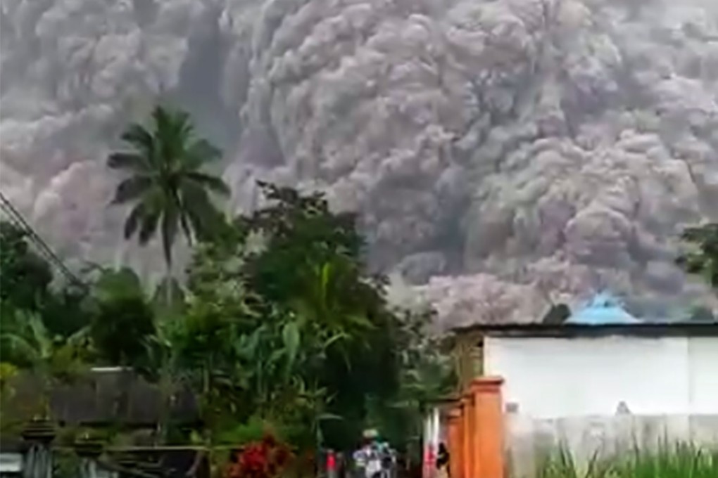 Mount Semeru spews volcanic materials after erupting in Lumajang, East Java, on December 4. Photo: Xinhua