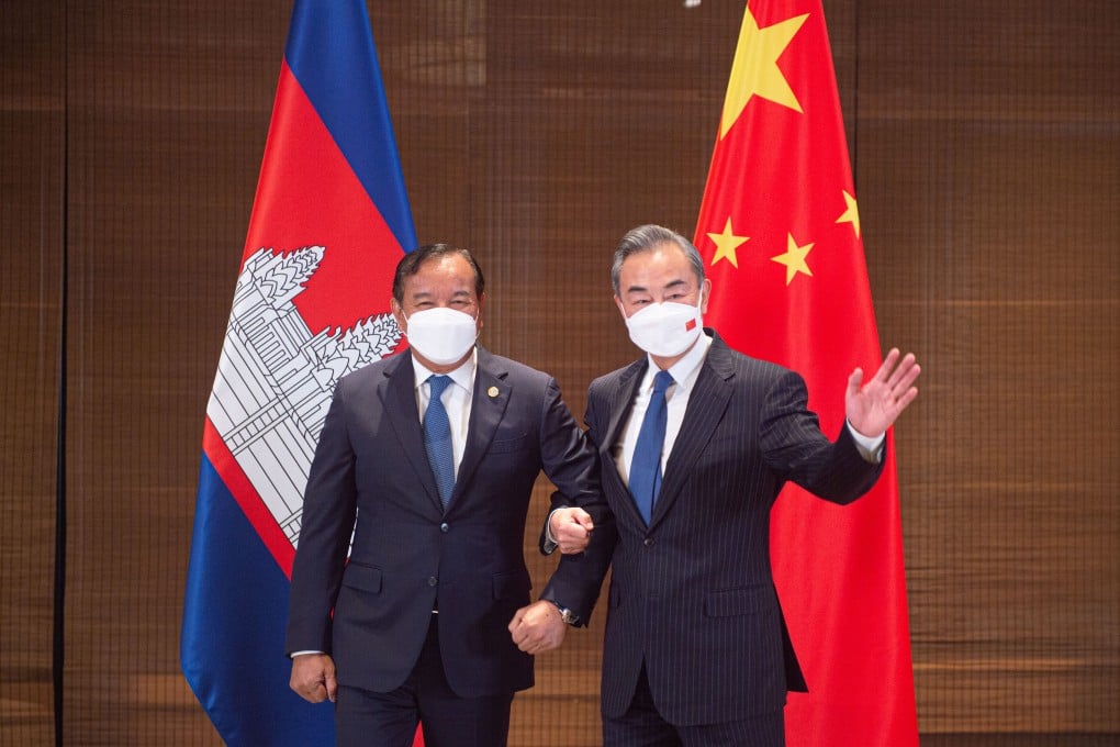 Chinese Foreign Minister Wang Yi holds talks with Cambodian Foreign Minister Prak Sokhonn in Anji, Zhejiang province, on Saturday. Photo: Xinhua