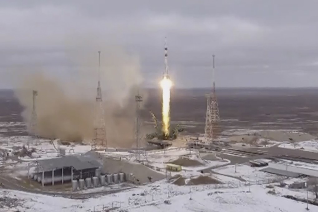 Russian rocket carrying Japanese tycoon Yusaku Maezawa blasts off from Kazakhstan. Photo: AP