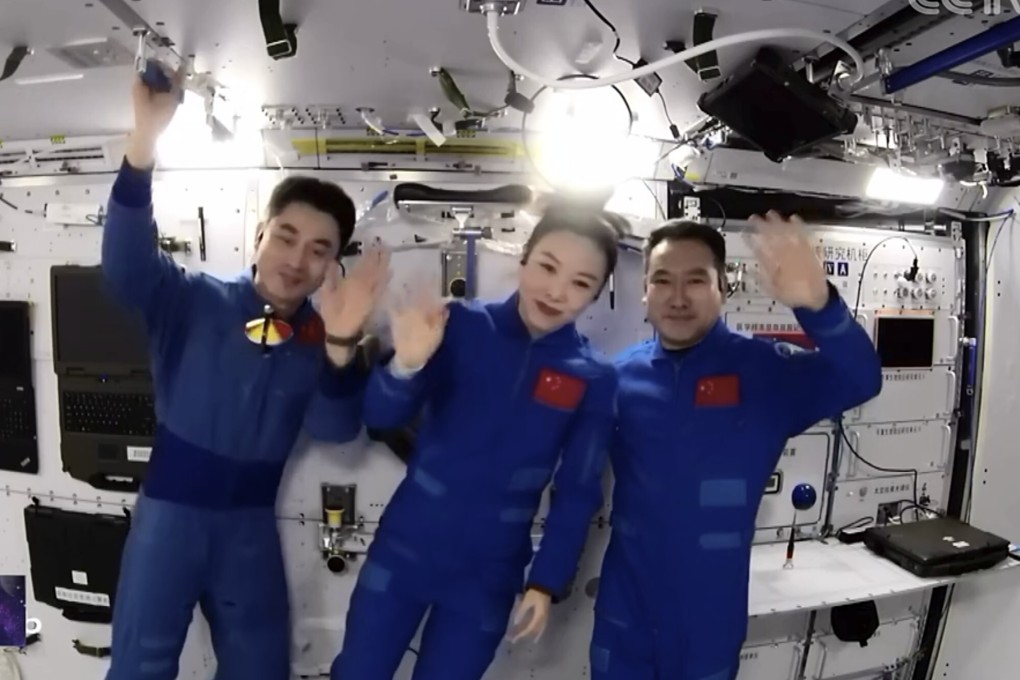 Chinese astronauts in space gave a science lecture for pupils from Hong Kong, Macau, and various mainland regions. Photo: CCTV