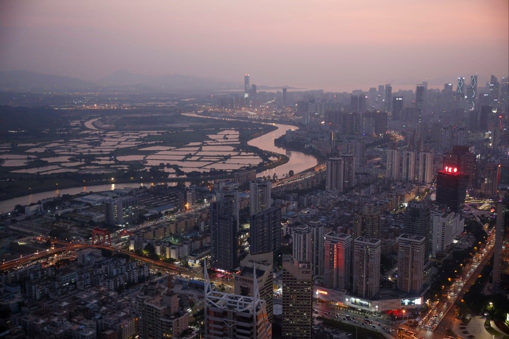 Shenzhen (right) and Hong Kong, separated by the Shenzhen river and both dependent on the Dongjiang for water supplies. Photo: Reuters