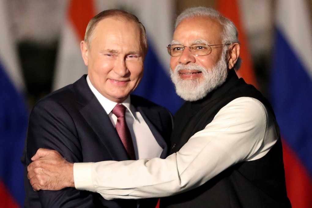 Russian President Vladimir Putin and Indian Prime Minister Narendra Modi embrace in New Delhi. Photo: EPA