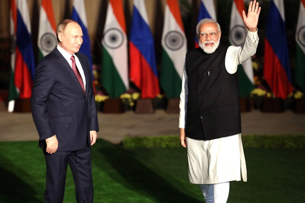 Indian Prime Minister Narendra Modi (right) welcomes Russian President Vladimir Putin to New Delhi on Monday. Photo: DPA