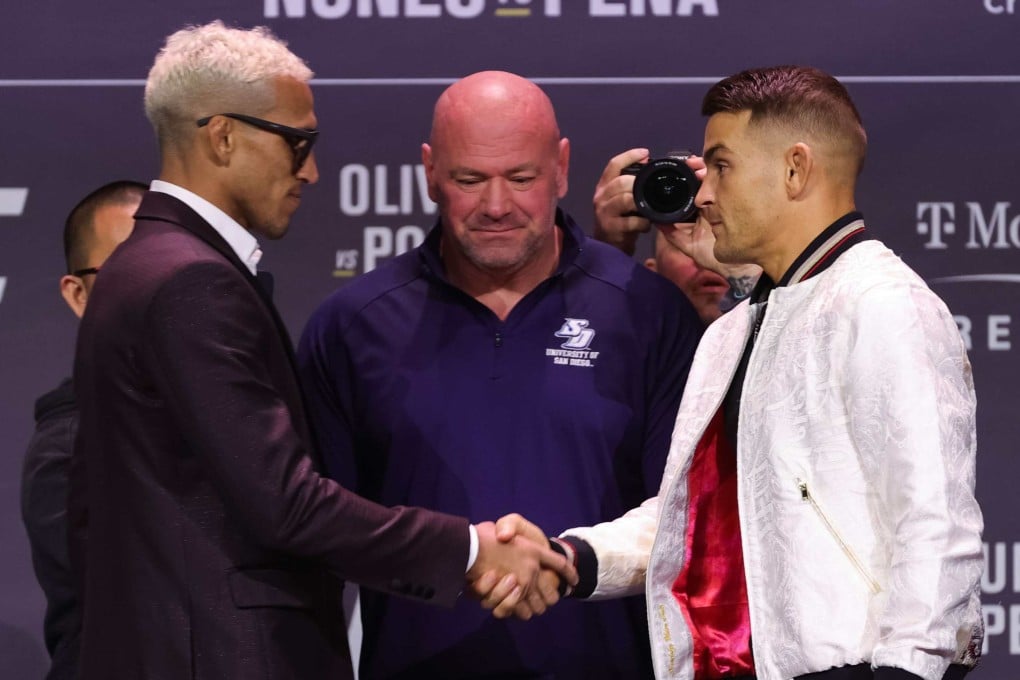 Charles Oliveira (left) and Dustin Poirier shake hands during the UFC 269 press conference. Photo: Carmen Mandato/Getty Images/AFP