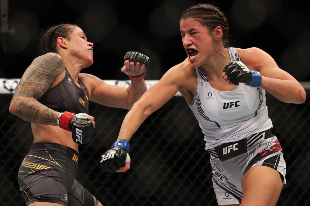 Julianna Pena punches Amanda Nunes in their women’s bantamweight title fight at UFC 269. Photo: Carmen Mandato/Getty Images/AFP