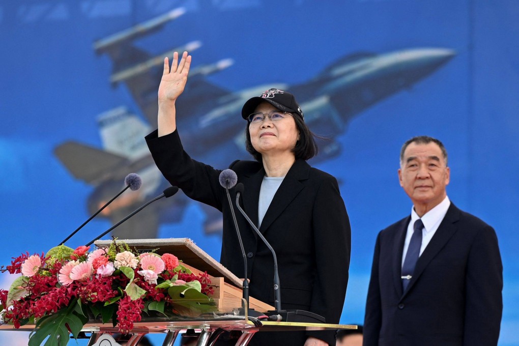 Taiwanese President Tsai Ing-wen waves at a US-made fighter plane as Defence Minister Chiu Kuo-cheng looks on, at the Chiayi Air Base in southern Taiwan on November 18. Photo: AFP