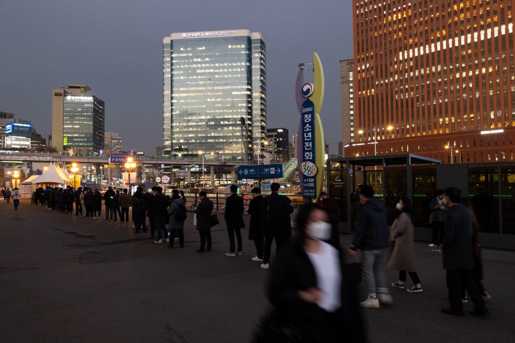 People wait in line outside a Covid-19 testing centre in Seoul, South Korea. Photo: Bloomberg