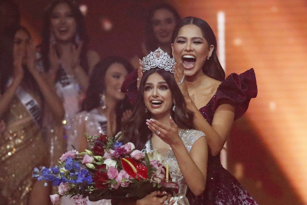 Miss Universe 2020 Andrea Meza, right, crowns India’s Harnaaz Sandhu as Miss Universe 2021 during the 70th Miss Universe pageant. Photo: AP