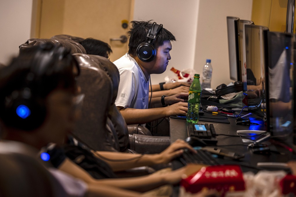 People play games in the video gaming centre in Shanghai, China, 31 August 2021. Photo: EPA-EFE