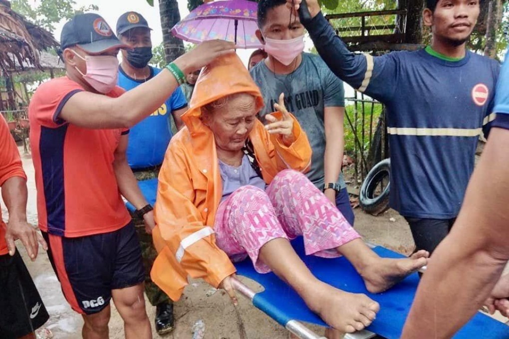 Philippine Coast Guard workers evacuate residents living along a coastline in the Caraga region. Photo: PCG via EPA-EFE