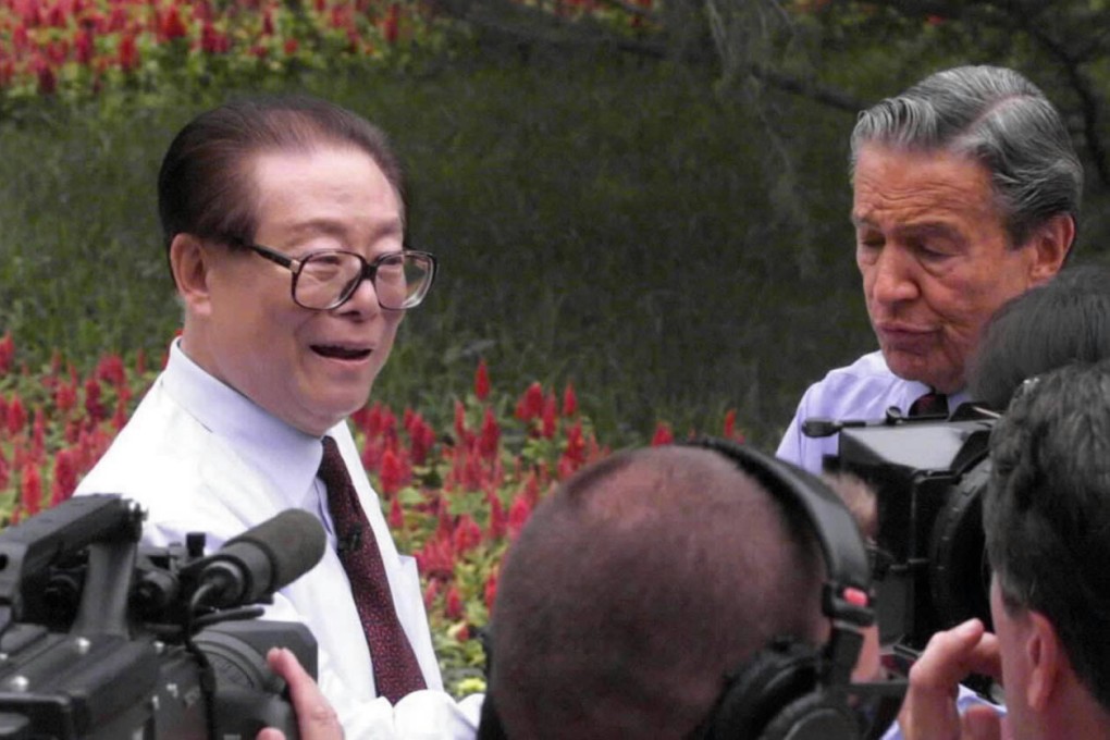 Jiang Zemin meets CBS anchor Mike Wallace of 60 Minutes.