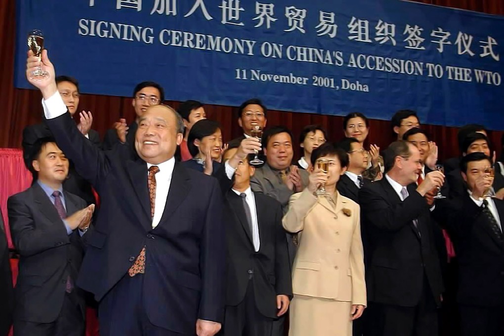 Shi Guangsheng (front left), then Chinese minister of Foreign Trade and Economic Cooperation, celebrates with others after signing the protocol of China’s accession to the World Trade Organization on behalf of the Chinese government, in Doha, Qatar, on November 11, 2001. Photo: Xinhua