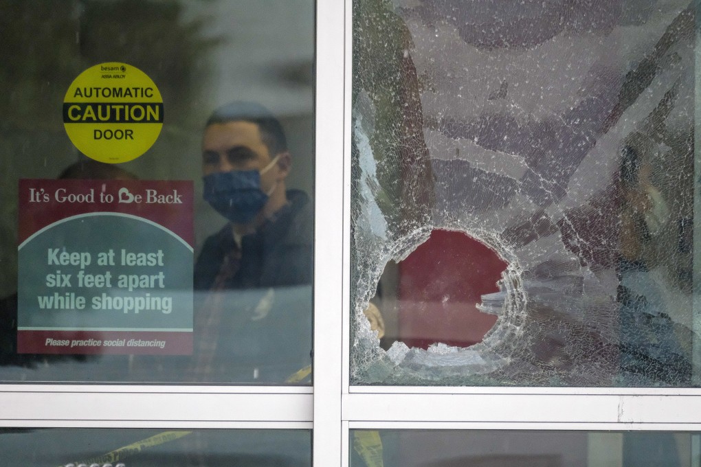 US teen killed by stray police bullet while trying on dresses in store ...