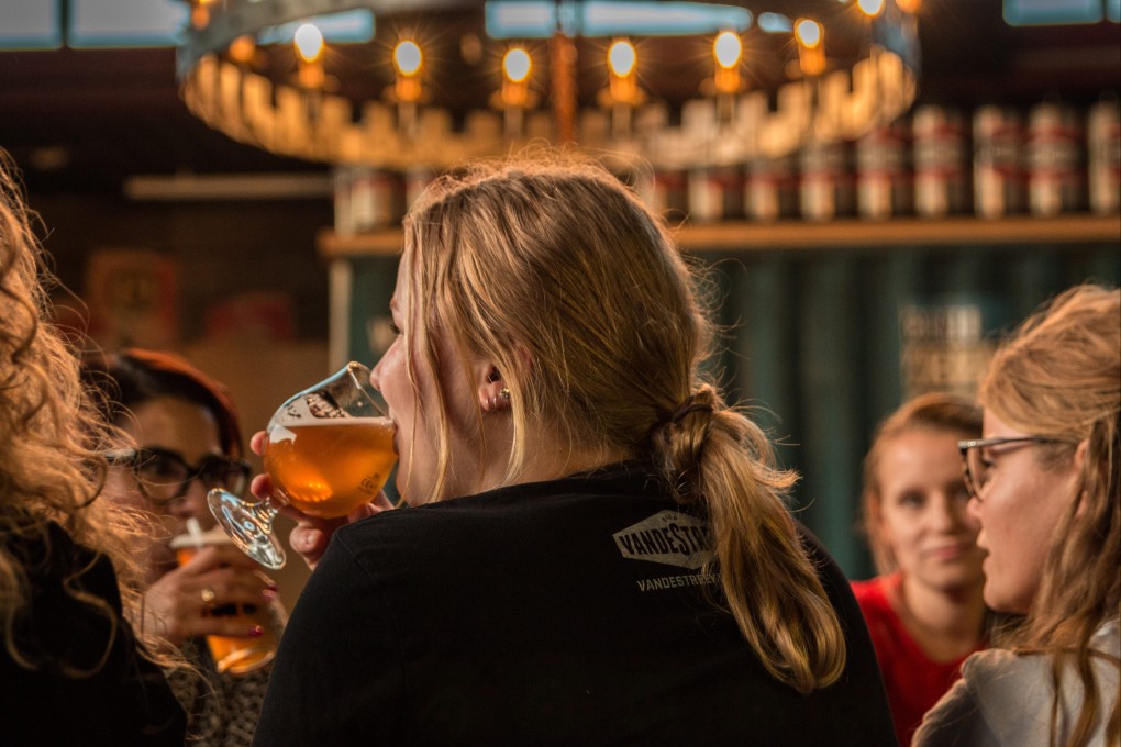 If you give up drinking alcohol for January, choosing non-alcoholic beverages instead of boozy ones, you could look forward to better health, better sleep and a healthier bank balance. Photo: Sipfree