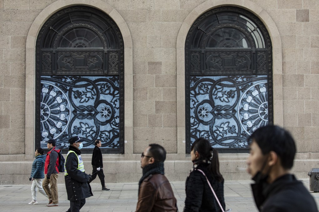Pedestrians walk along Nanjing Road East in Shanghai on December 28. Monetary policy easing is not the right solution for boosting domestic demand. If China sticks to its zero-Covid strategy, consumption will struggle to return to its pre-pandemic levels. Photo: Bloomberg