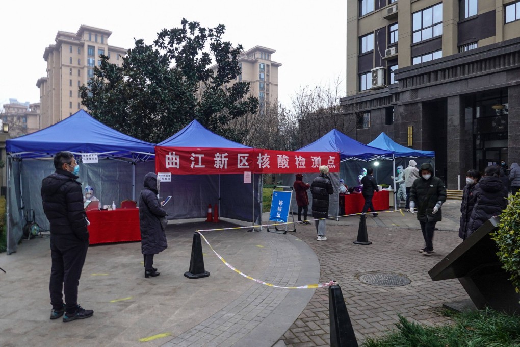 Residents queue to undergo nucleic acid tests for the Covid-19 coronavirus in Xian in China’s northern Shaanxi province on January 4, 2022. Photo: AFP