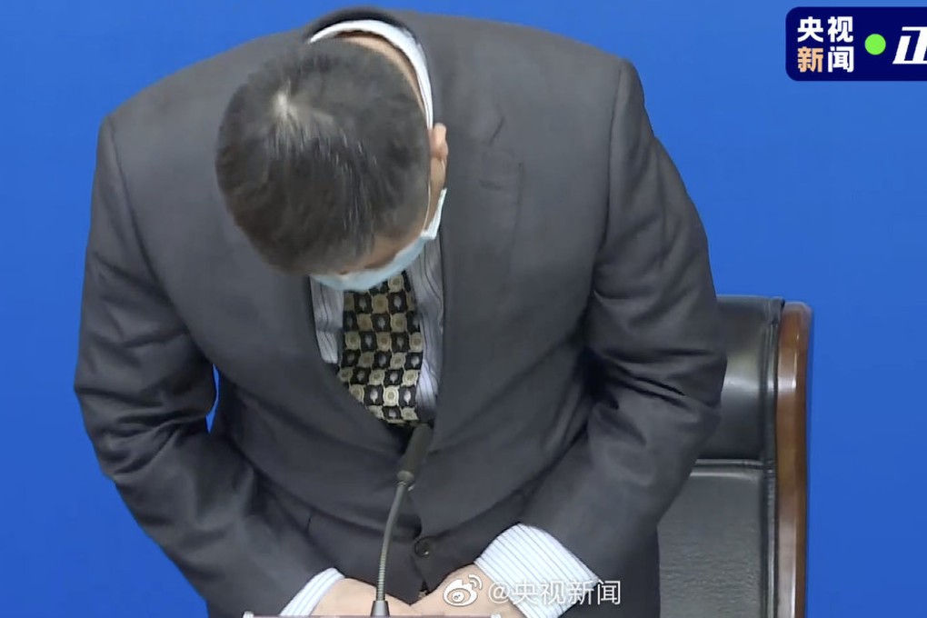 Liu Shunzhi, director of Xian health commission, apologises for the loss of woman’s baby after she was turned away from a hospital. Photo: Weibo