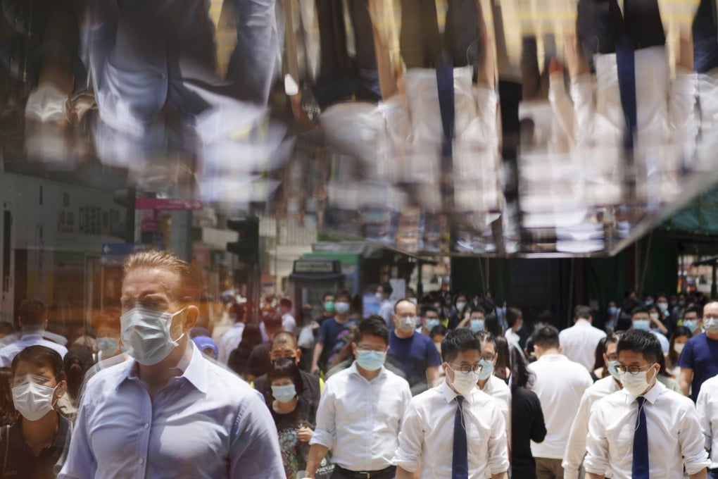 Pedestrians cross the street during lunch time in Central, Hong Kong. Photo: Sam Tsang