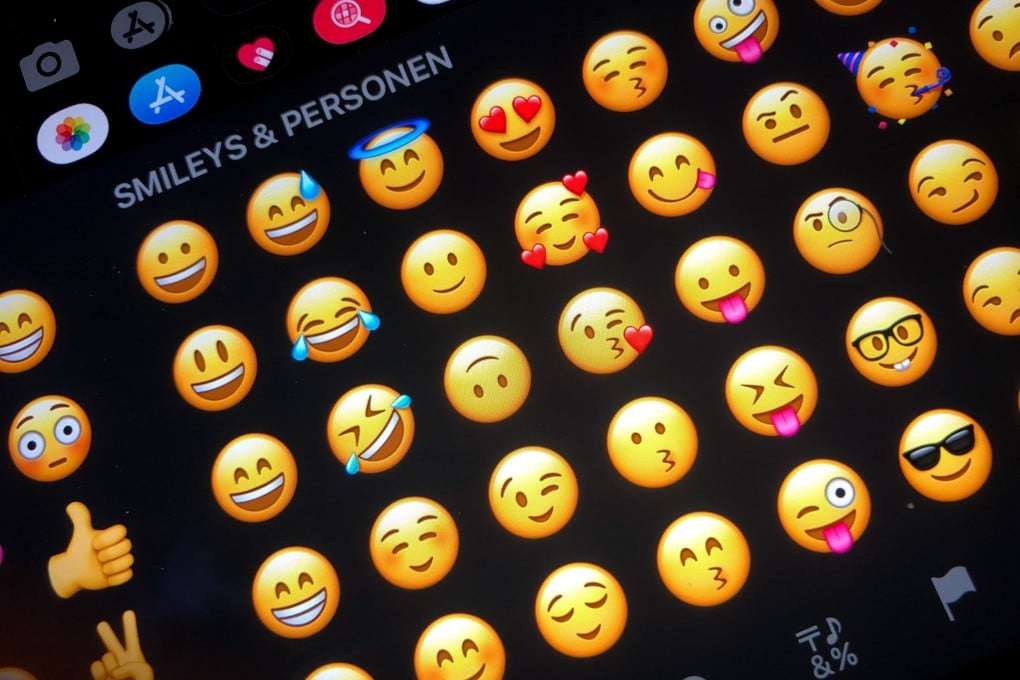 The most popular emojis of 2021 expressed positive emotions, like laughter, love and affection. Photo: Getty Images