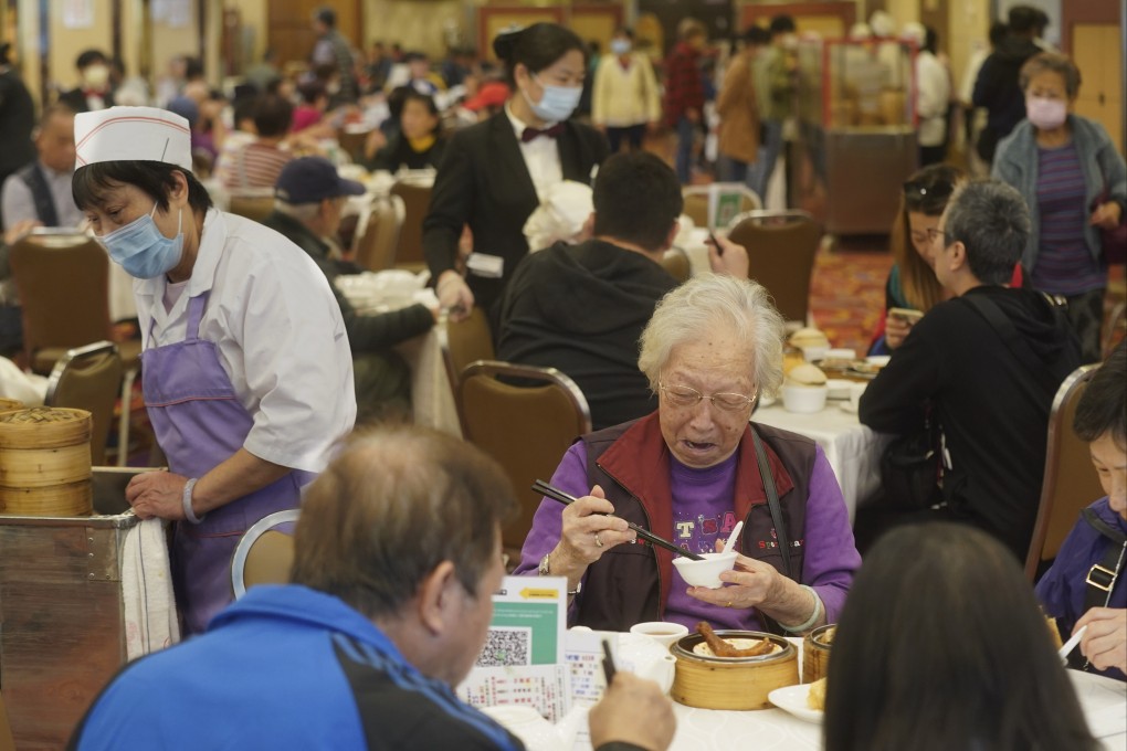 Customers enjoy a meal at the London Restaurant in Mong Kok on January 4. Photo: Sam Tsang