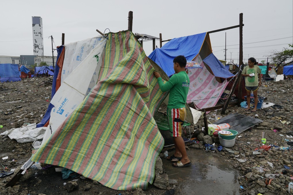 A person fixes a makeshift tent in Mambaling, Cebu. Photo: AP