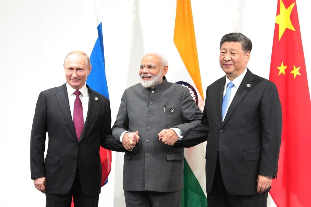 Russian President Vladimir Putin, Indian Prime Minister Narendra Modi and Chinese President Xi Jinping pose on the sidelines of a G20 summit. Photo: EPA-EFE