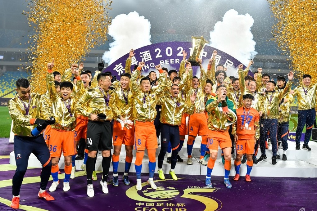 Shandong Taishan players in golden jackets after successfully defend their Chinese FA Cup title following a 1-0 victory over Shanghai Port in the final. Photo: Sina Sports