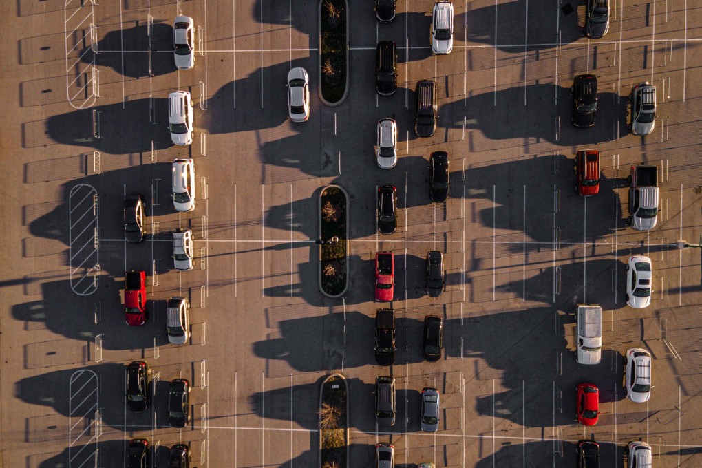 People in cars queue at a drive-through Covid-19 testing site in Louisville, Kentucky. Photo: AFP