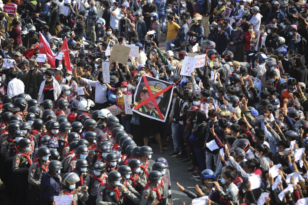 Protesters against the coup in Myanmar face off with riot police in Naypyidaw. Photo: AP
