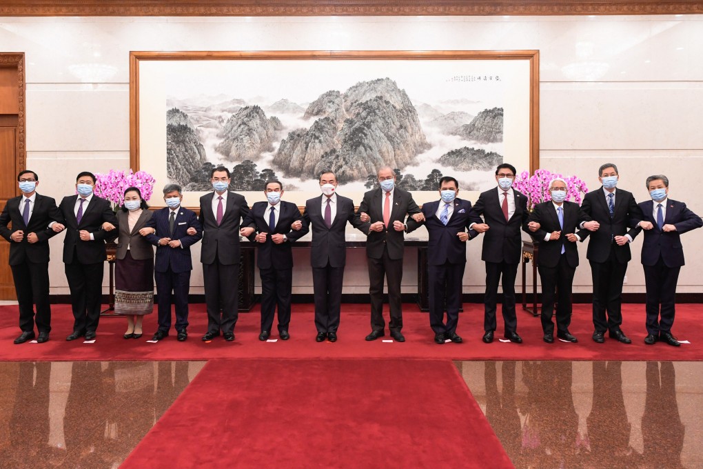 Chinese State Councilor and Foreign Minister Wang Yi (centre) meets diplomatic envoys from the Asean states in Beijing on November 14, 2021. Photo: Xinhua