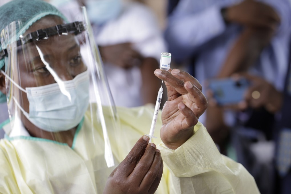 Nearly a third of Zimbabweans have received at least a single dose of a Chinese vaccine. This year, the country will get more batches of vaccine from China. Photo: EPA-EFE
