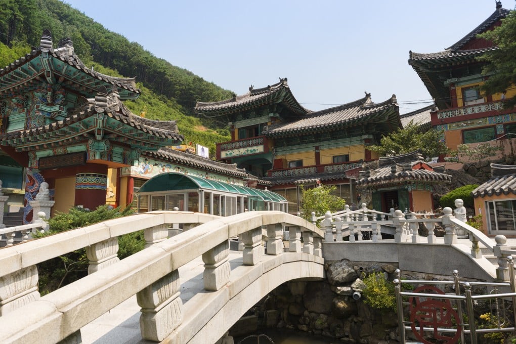 A Buddhist temple in the Busan Yeongnam region, South Korea. Korean monks and nuns eat dishes like those in Korean Temple Food – With Gratitude for Life and Prayers for Peace. Photo: Getty Images