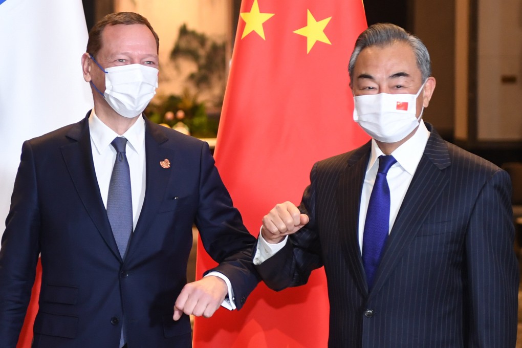 Chinese State Councillor and Foreign Minister Wang Yi, right, co-chairs the 22nd China-France Strategic Dialogue with Emmanuel Bonne, diplomatic counsellor to French President Emmanuel Macron, in Wuxi on January 13, 2022. Photo: Xinhua